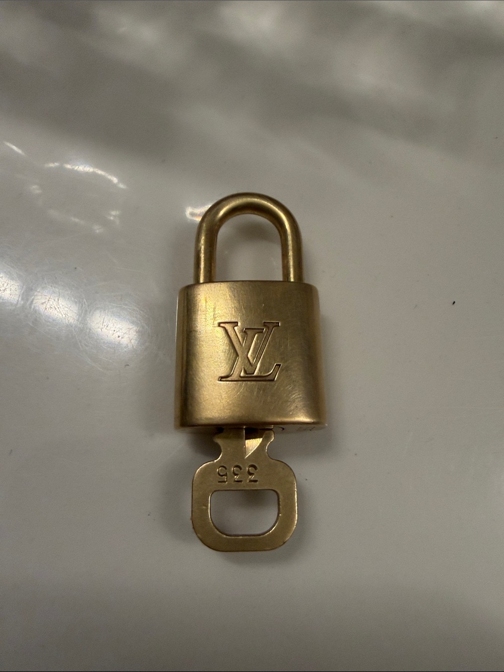 Louis Vuitton Tan Leather Luggage Tag with Padlock - 3 items ! - Picture 14 of 15
